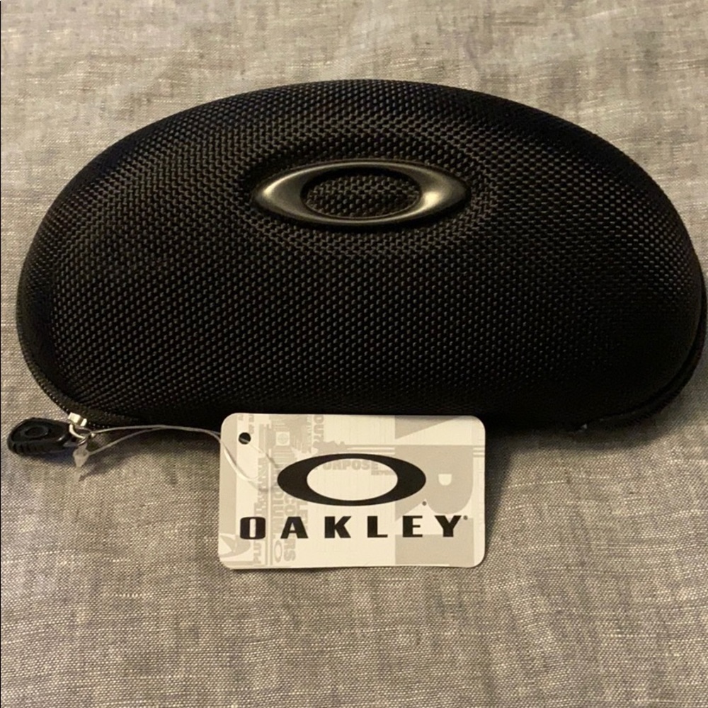 BMWT Oakley Case
